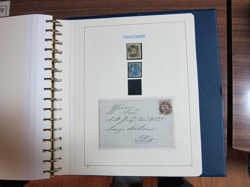 0019 (125).JPG -     Lote:    19      Marcofilia      Lotes Especiais       Descrição:         Portugal. Colecção especializada de carimbos de duplo círculo, tipo 1852, montada em 4 álbuns Lindner, com selos de diversas emissões e cartas, com estudo minucioso de cada marca. Lote a ver.         Lote       Valor Base:     &euro; 2.500,00     Valor Venda:     Retirado     